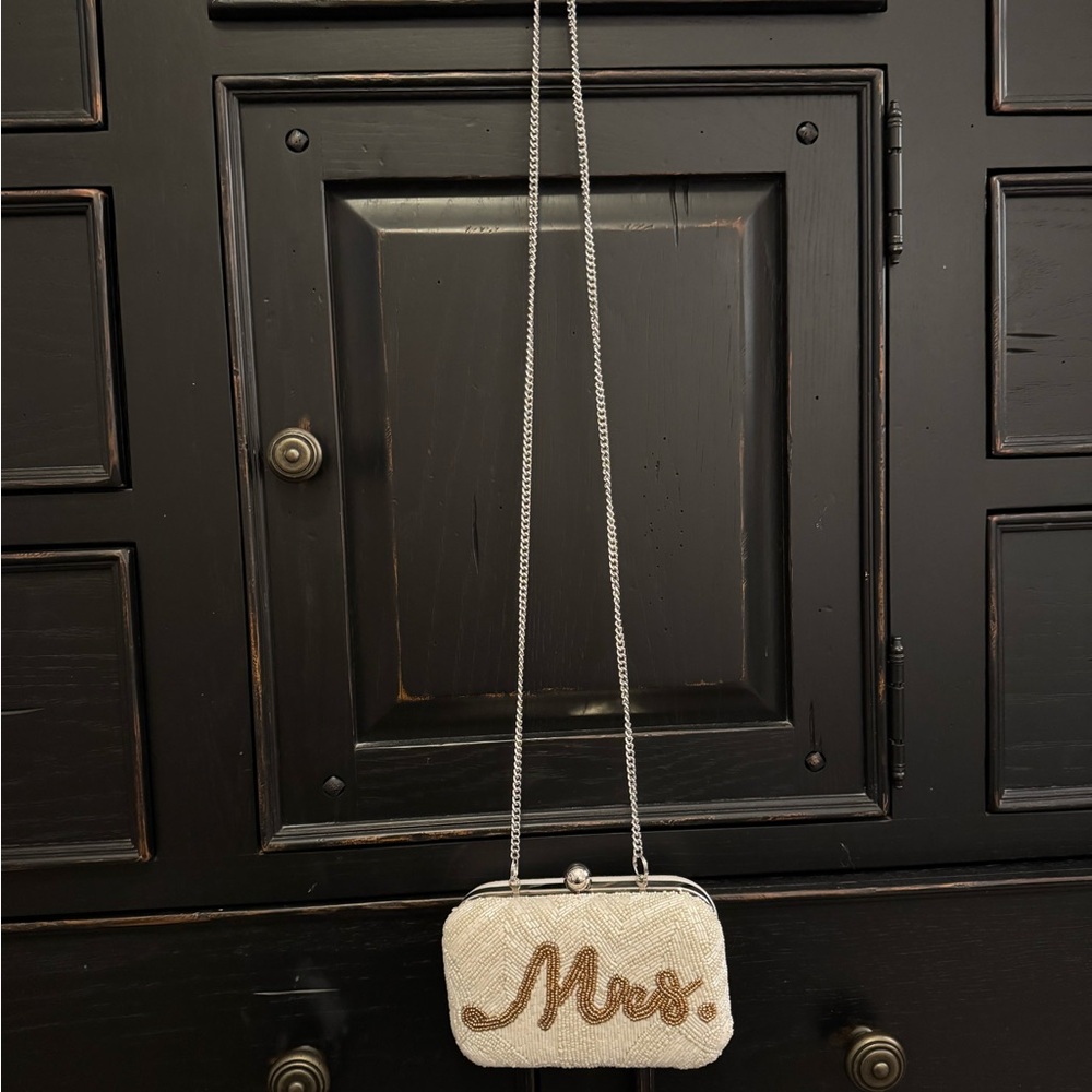 Bridal clutch